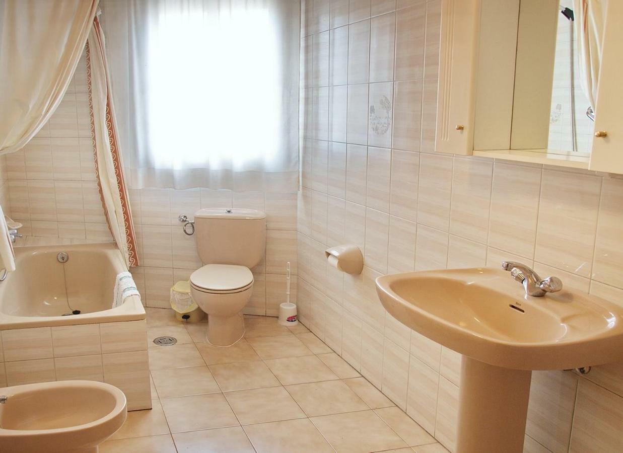 Apartamentos Vacacionales Caracas Sanxenxo Luaran gambar
